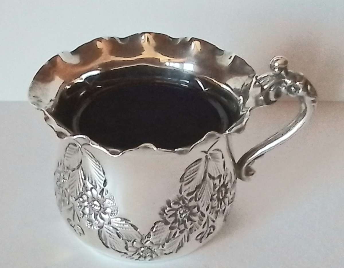 Birmingham  1905  -  Mug  Shaped  Relief  Pot  with  liner