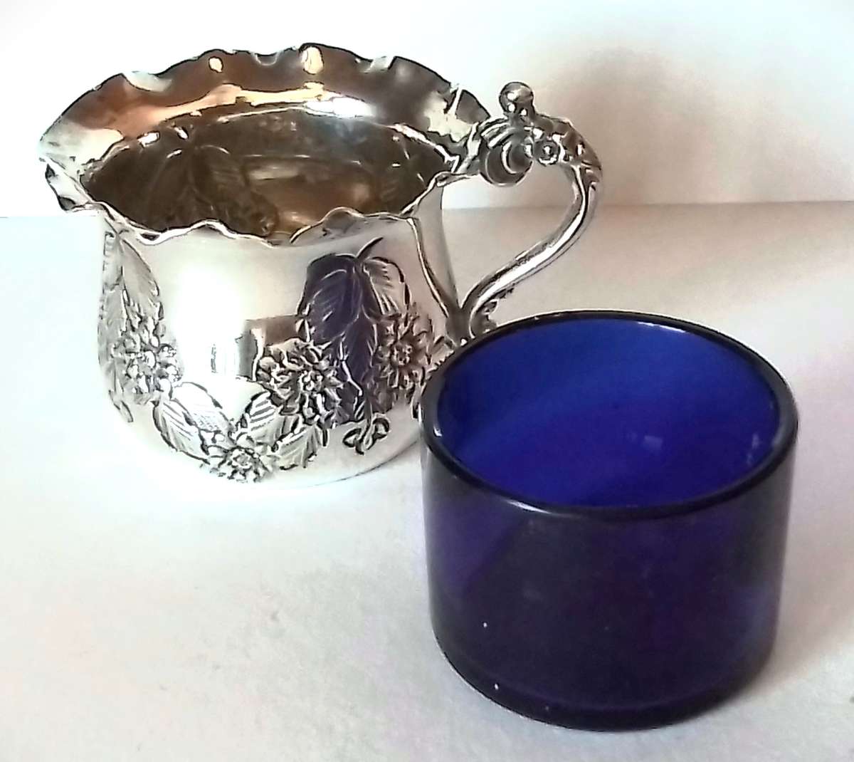 Birmingham  1905  -  Mug  Shaped  Relief  Pot  with  liner