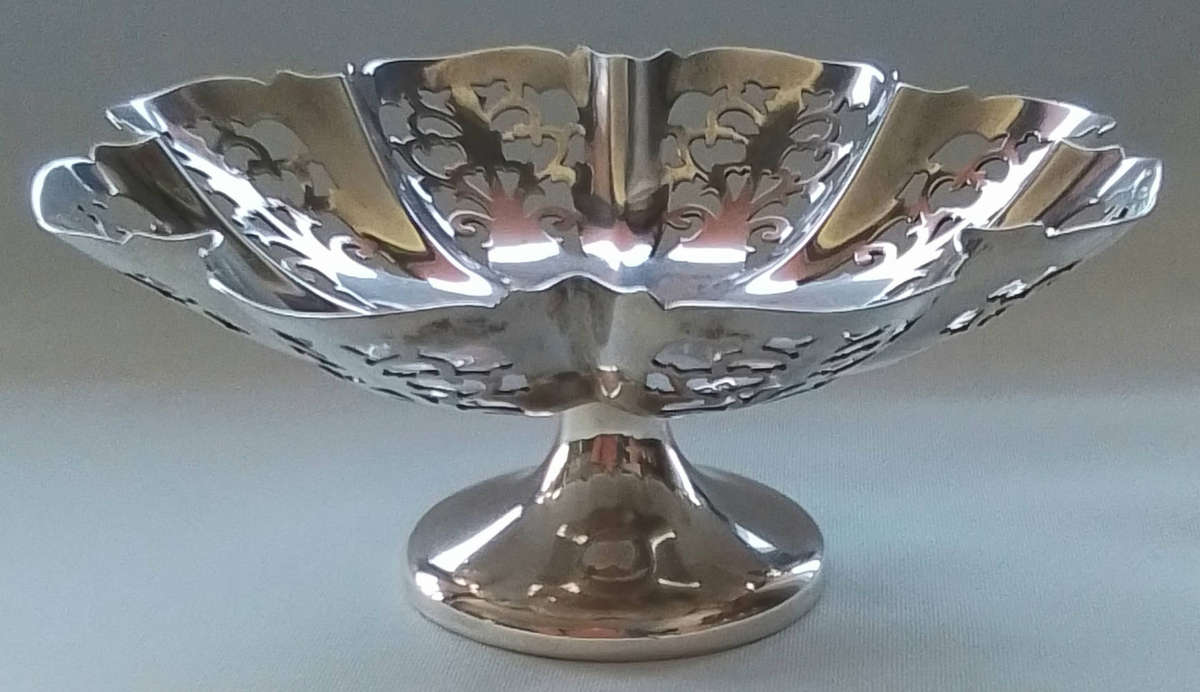 SHEFFIELD 1933  PIERCED FOOTED BOWL