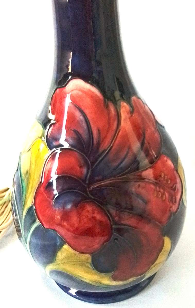Moorcroft      ``HIBISCUS``    Lamp