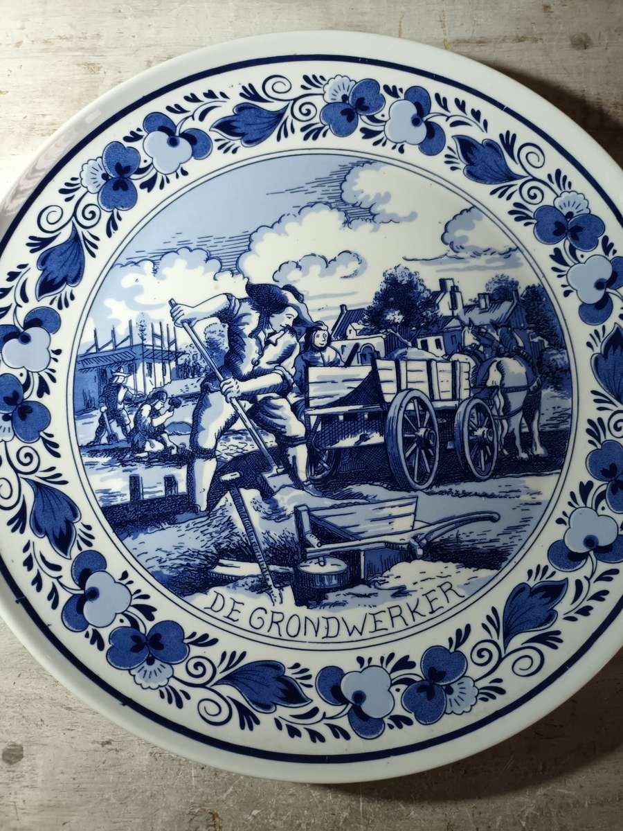 Delftware 'De Grondwerker' Series No 1493 Plate