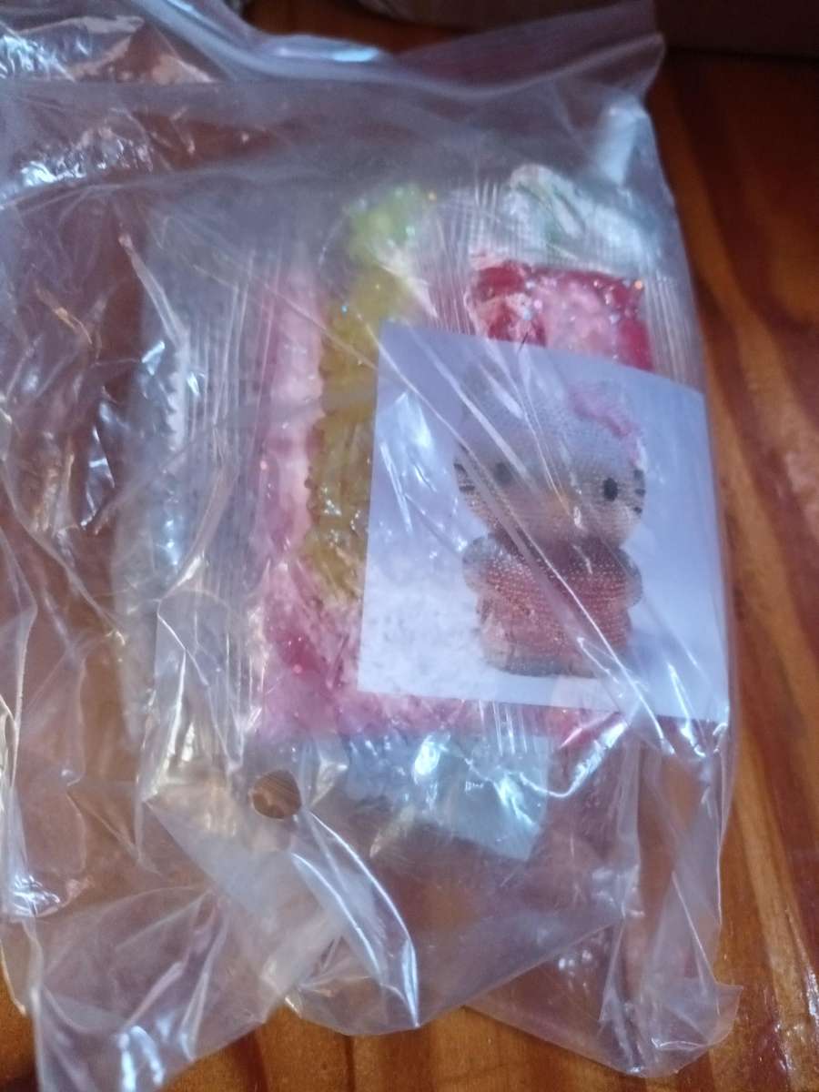 Hello Kitty Diamond Dot Figurine with Assessories