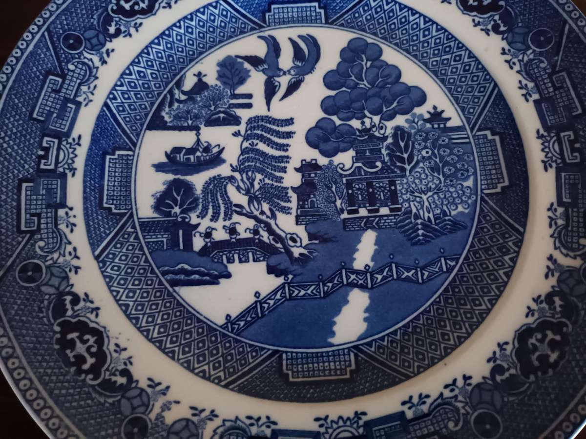 Victoria Blue and White Willow Plate