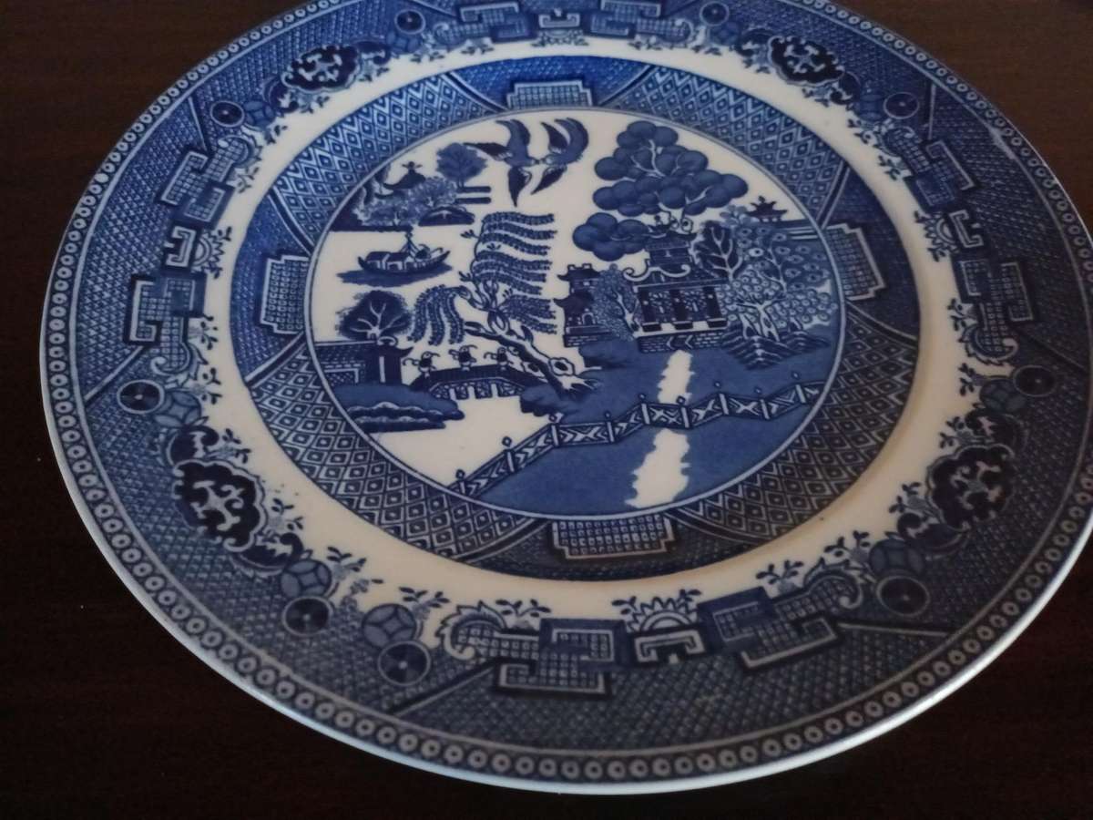 Victoria Blue and White Willow Plate
