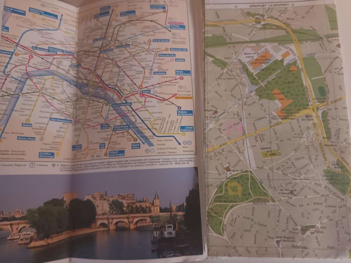 Paris Street Plan and Map 2007