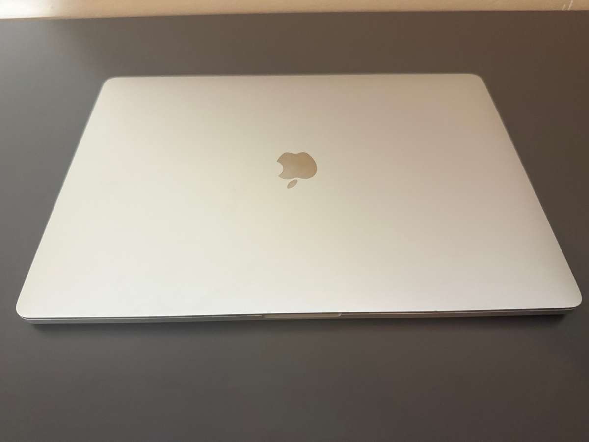 2019 Macbook Pro 16", i7, 16GB RAM, 512GB SSD (Touchbar/Touch ID)