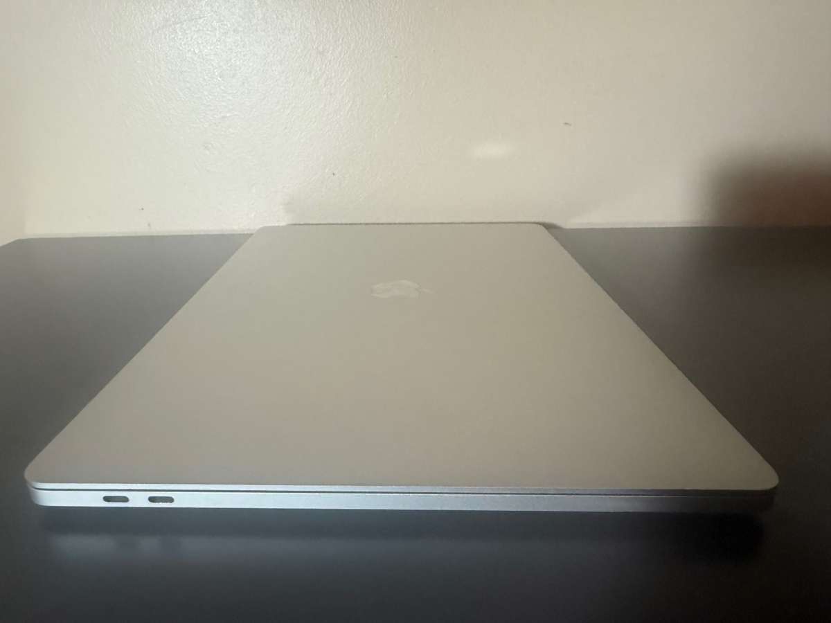 2019 Macbook Pro 16", i7, 16GB RAM, 512GB SSD (Touchbar/Touch ID)