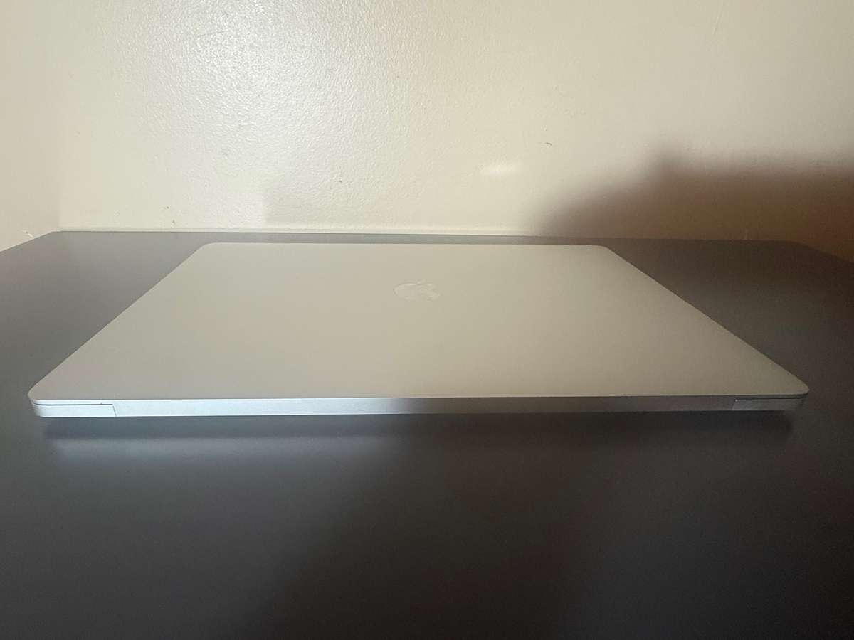 2019 Macbook Pro 16", i7, 16GB RAM, 512GB SSD (Touchbar/Touch ID)