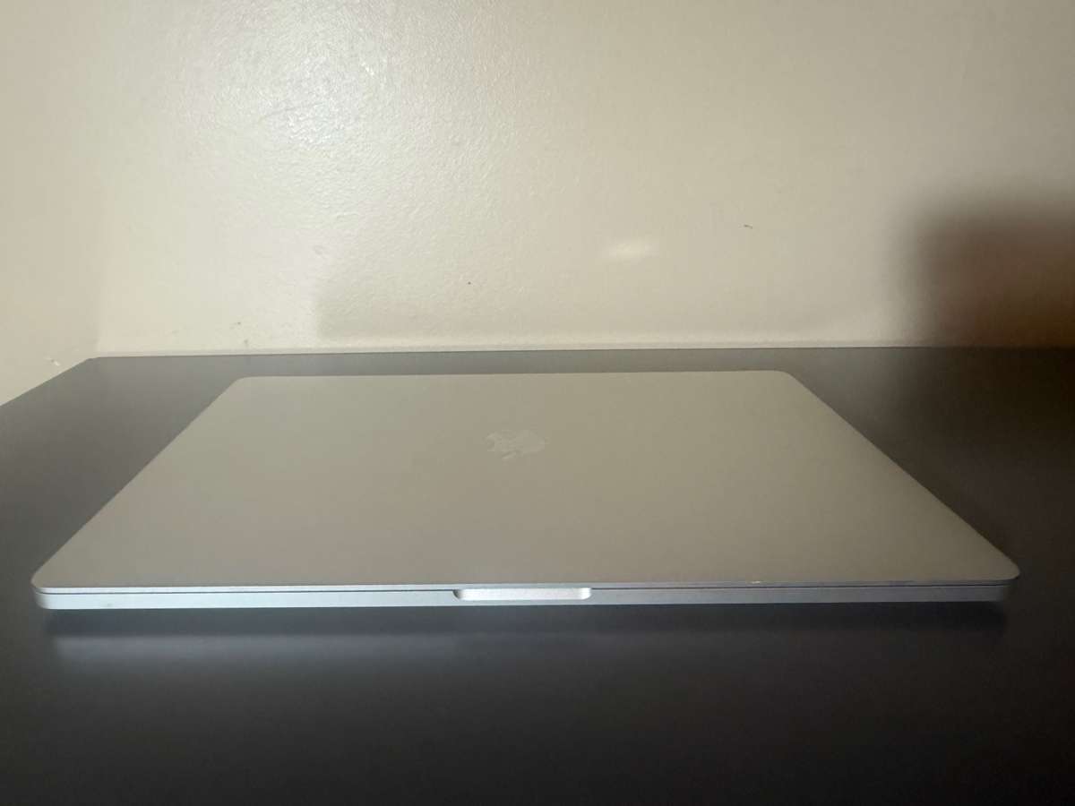 2019 Macbook Pro 16", i7, 16GB RAM, 512GB SSD (Touchbar/Touch ID)