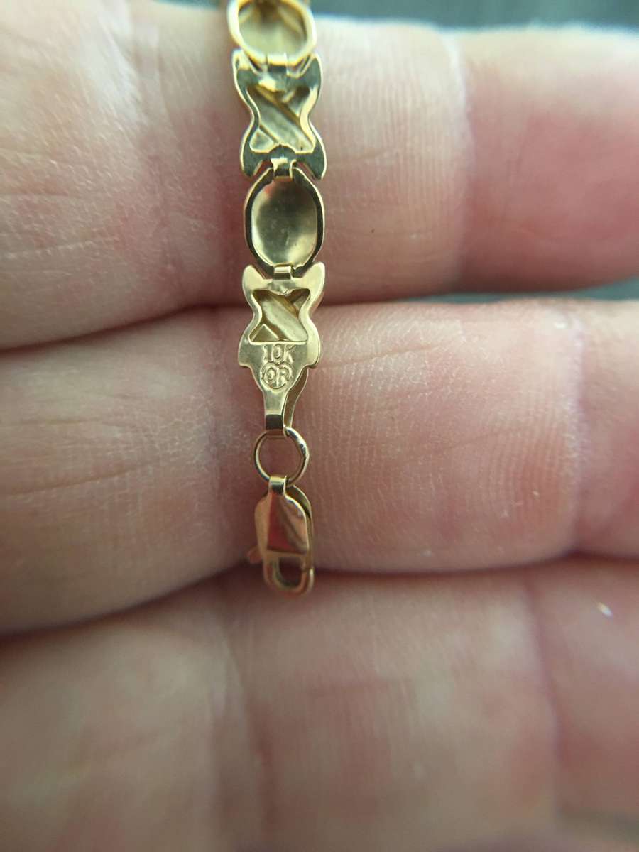 LOVELY HUGS AND KISSES BRACELET 10 CARET GOLD