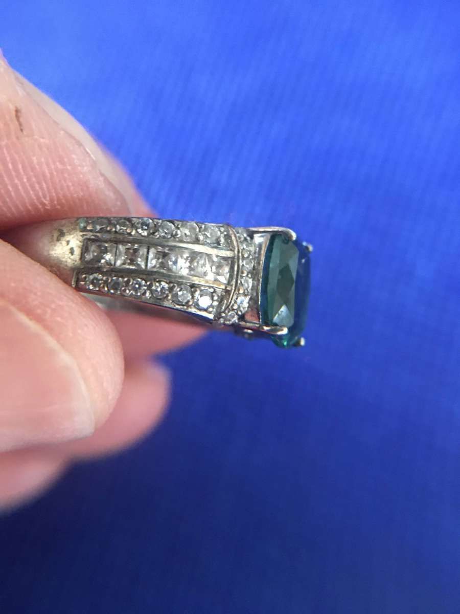 LOVELY AMERICAN SWISS STERLING SILVER EMRALD RING WITH OTHER STONES