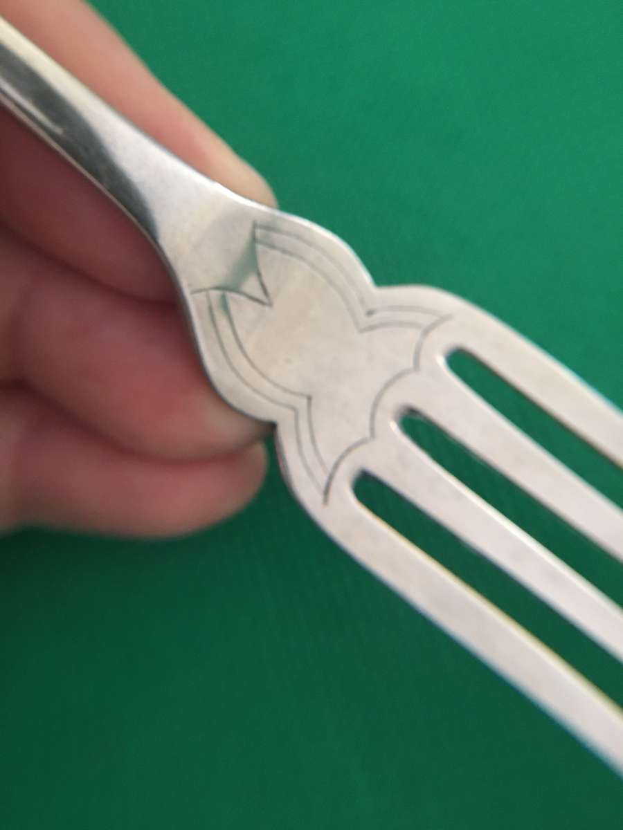 VINTAGE TO ANTIQUE - WALKER AND HALL SHEFFIELD ORUBA SILVER PLATE  FORK