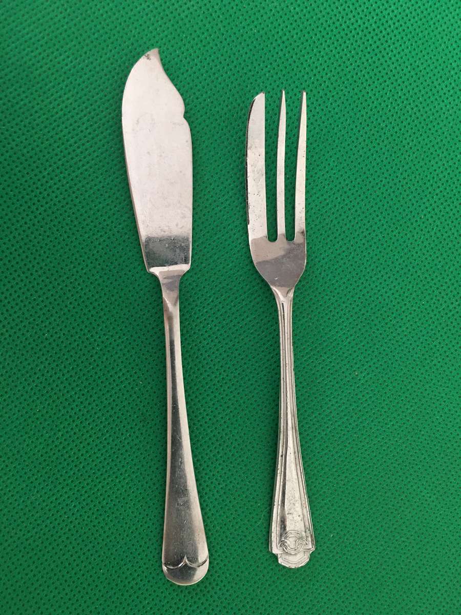 VINTAGE CHEESE KNIVES AND CAKE FORK PLATED  X 3 ITEMS EPNS AND NICKLE SILVER