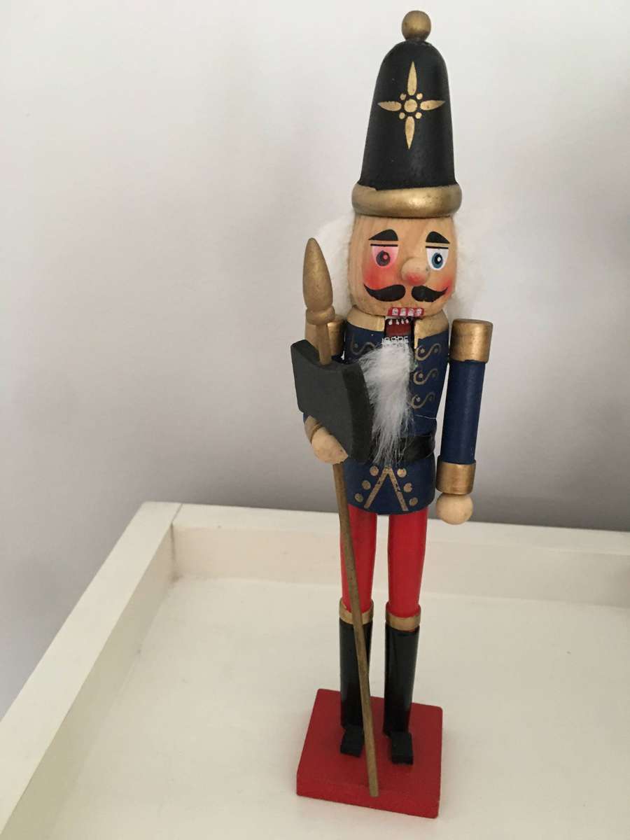 LOVELY CHRISTMAS  FIGURE NUT CRACKER