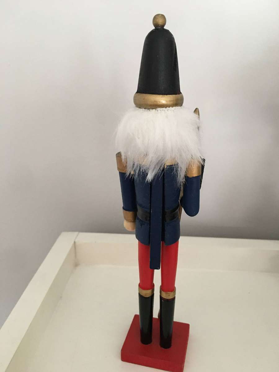 LOVELY CHRISTMAS  FIGURE NUT CRACKER