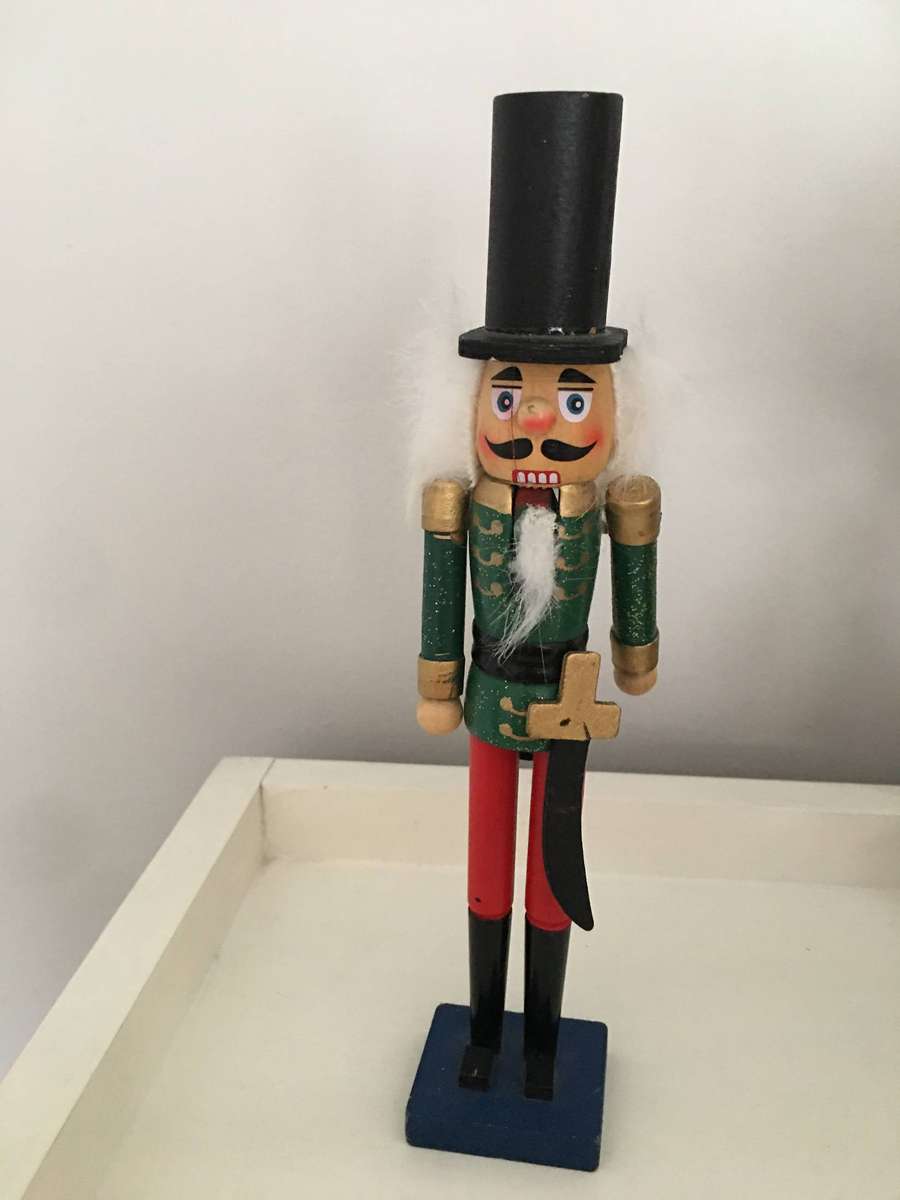 LOVELY CHRISTMAS FIGURE THE NUT CRACKER