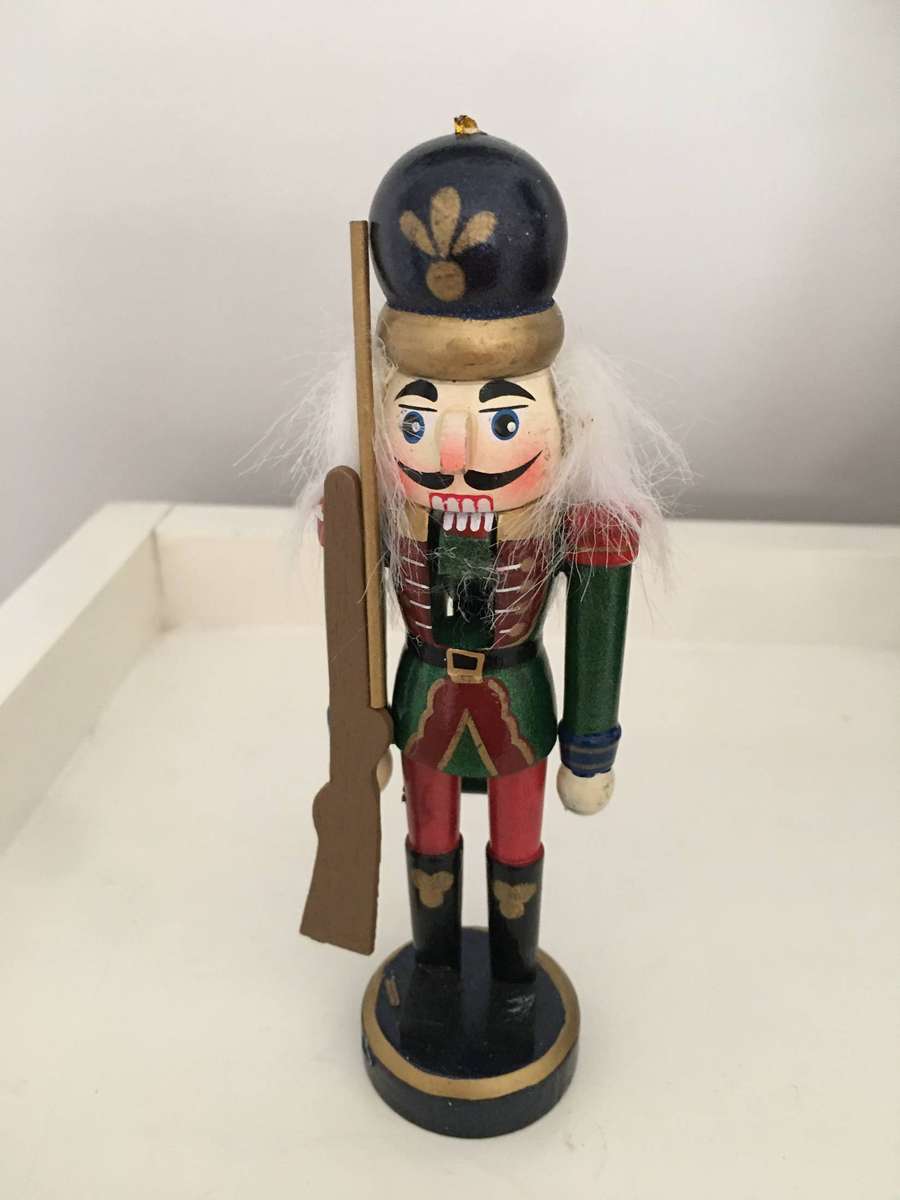 LOVELY CHRISTMAS  FIGURE NUT CRACKER