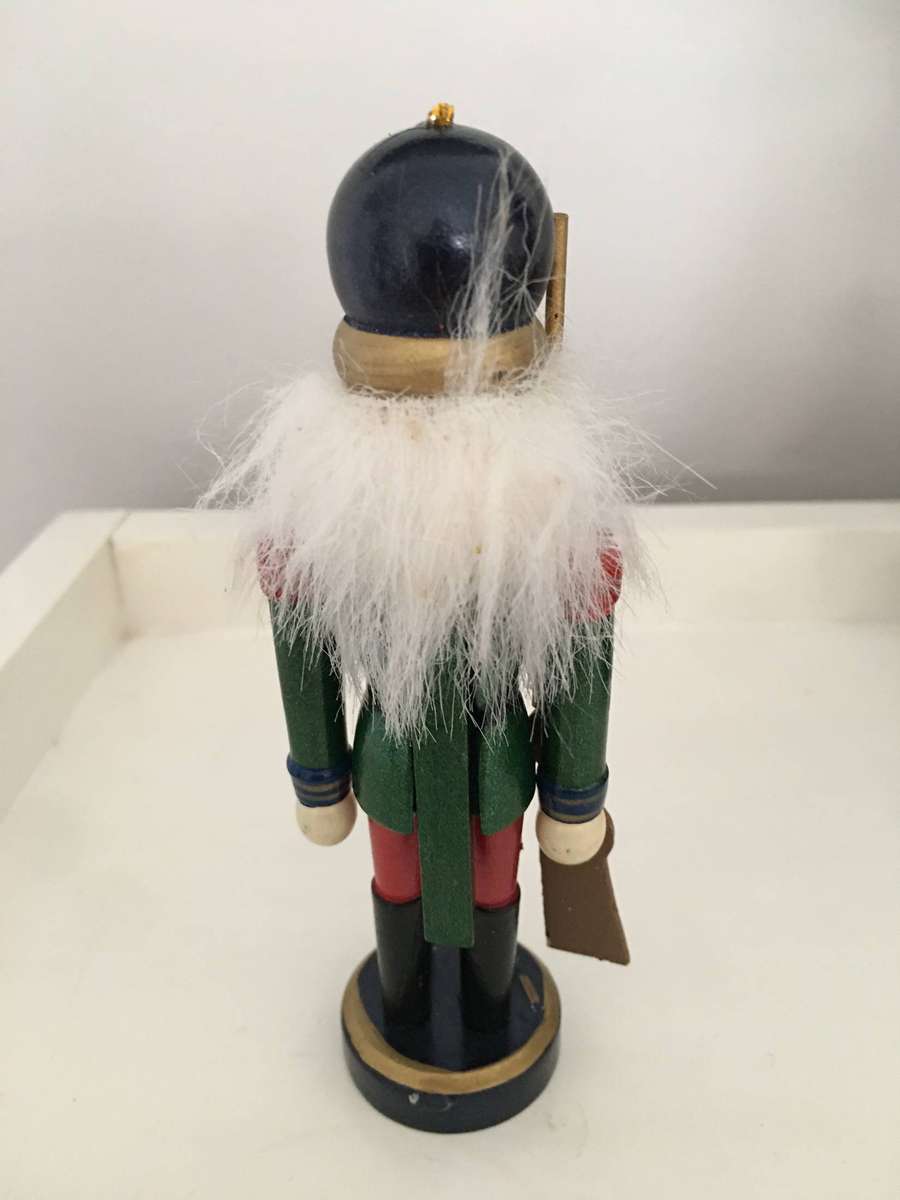 LOVELY CHRISTMAS  FIGURE NUT CRACKER