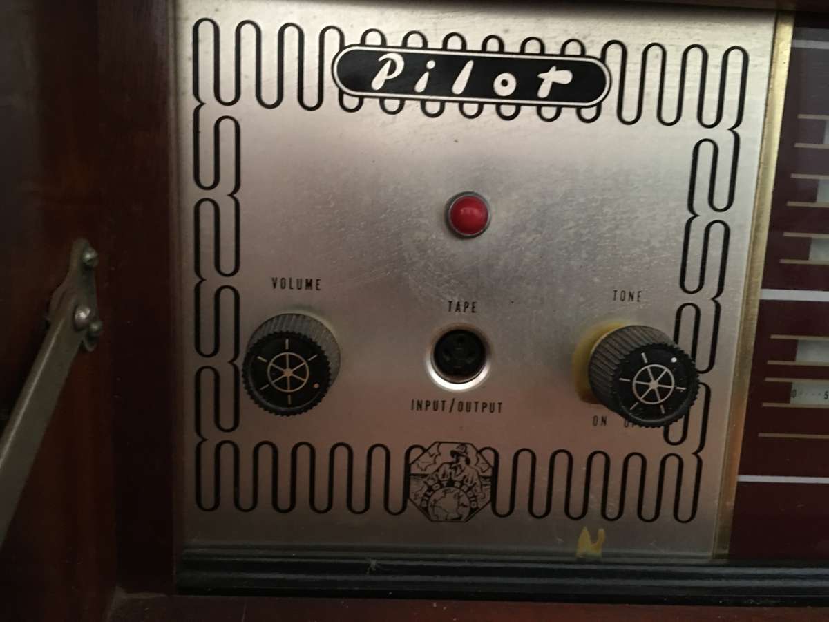 LOVELY VINTAGE PILOT RADIOGRAM / COMBINATION / TURNTABLE SOLD AS IS - ALL INTACT NEVER BEEN TESTED