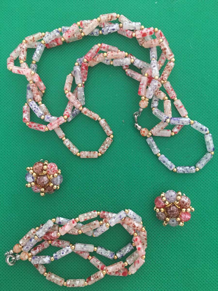 VINTAGE NECKLACE SET