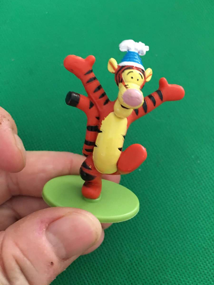 LOVELY  VINTAGE FIGURINE - TIGGER - FROM WINNIE THE POOH