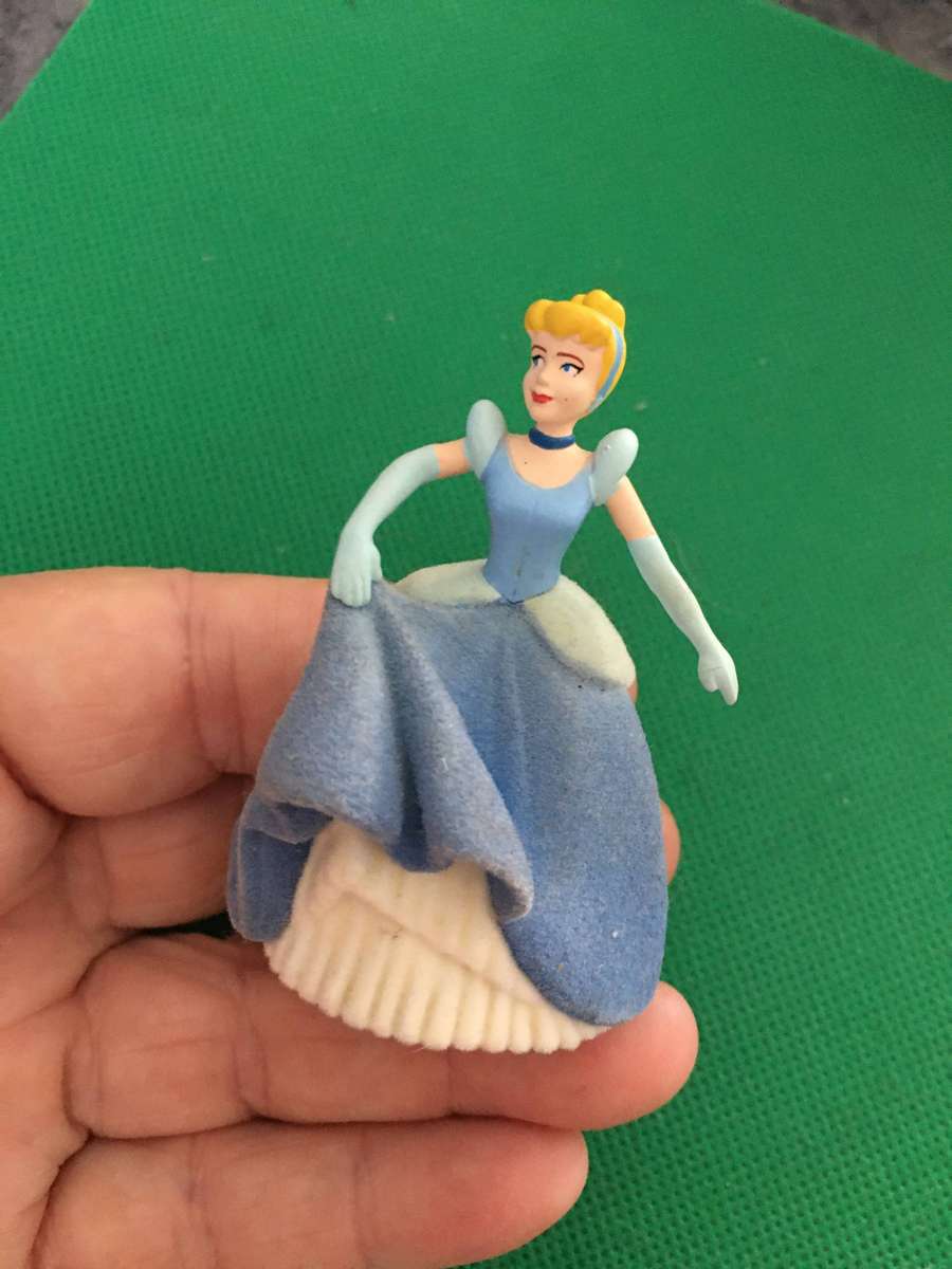 DISNEYS FUZZY FIGURE - CINDARELLA
