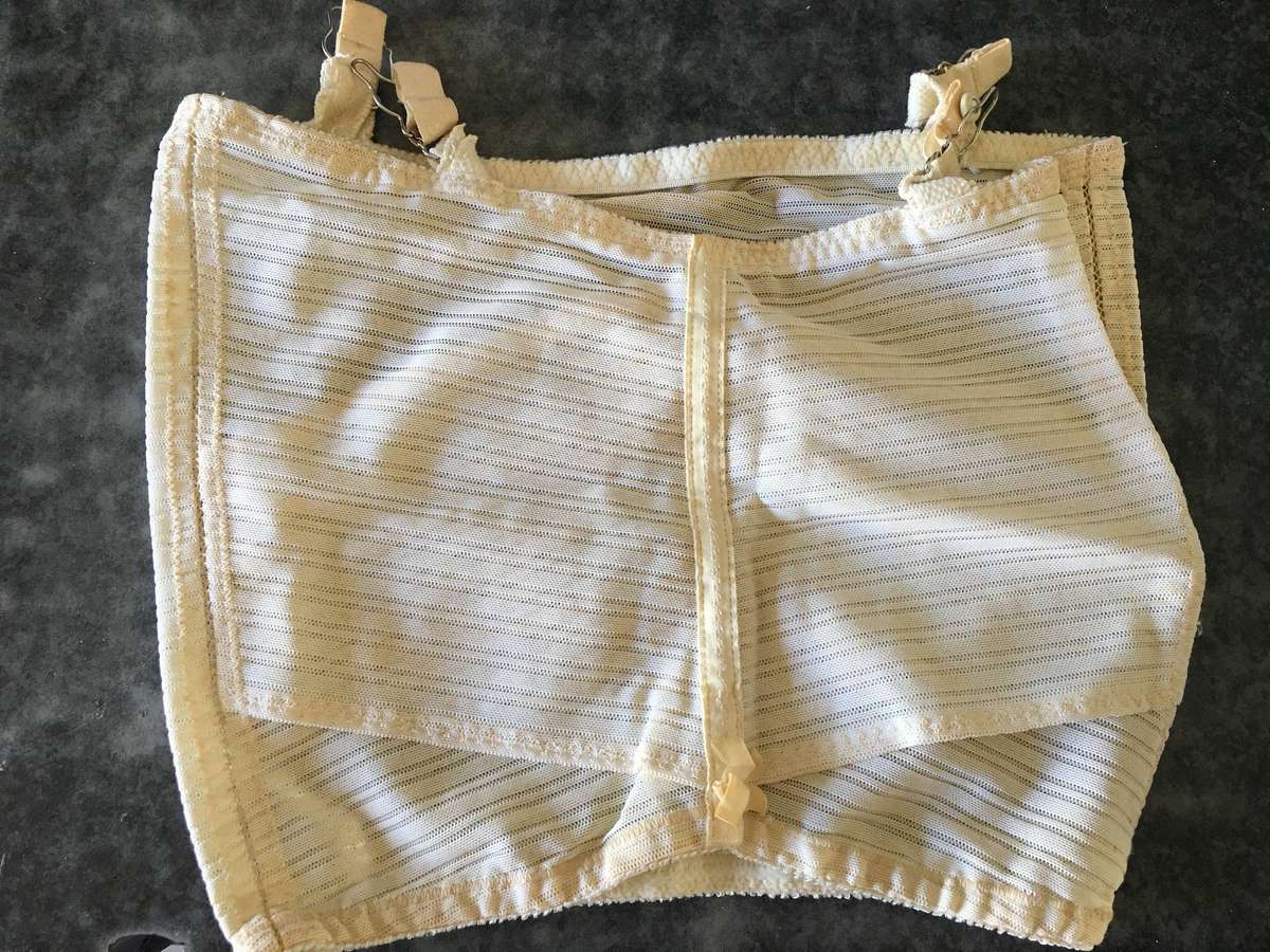 VINTAGE GIRDLE WITH HOOK AND EYE CLOSURE