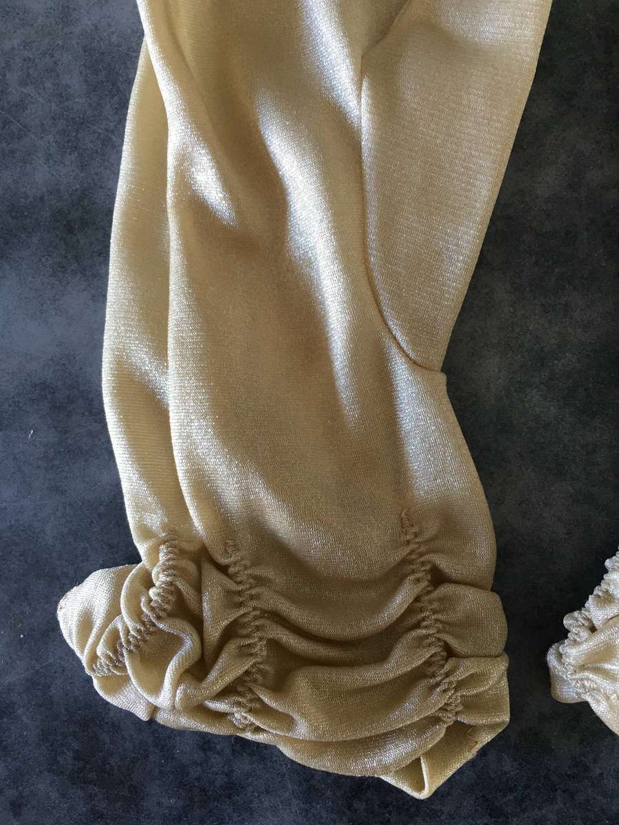 VINTAGE CHAMPAGNE COLOURED GLOVES