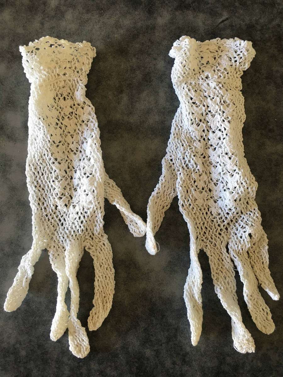 VINTAGE WHITE CROTCHET KIDDIES GLOVES