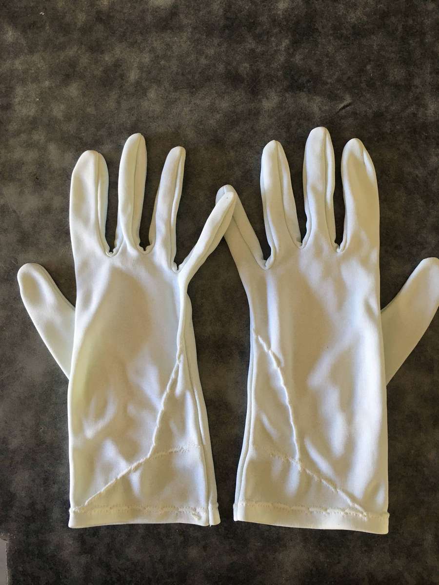 VINTAGE KIDDIES GLOVES