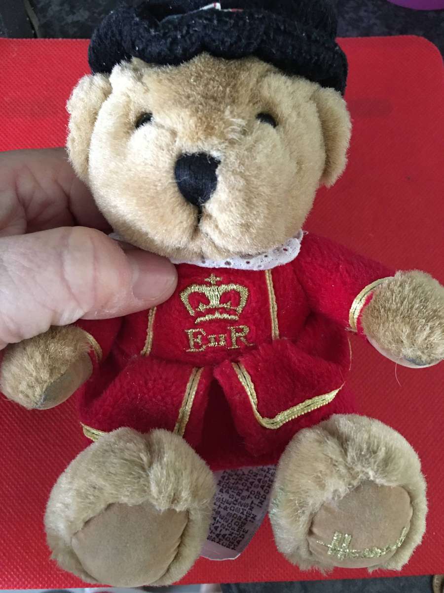 HARRODS PLUSH TEDDY BEAR LONDON ROYAL GUARD KNIGHTSBRIDGE HAT RED UNIFORM