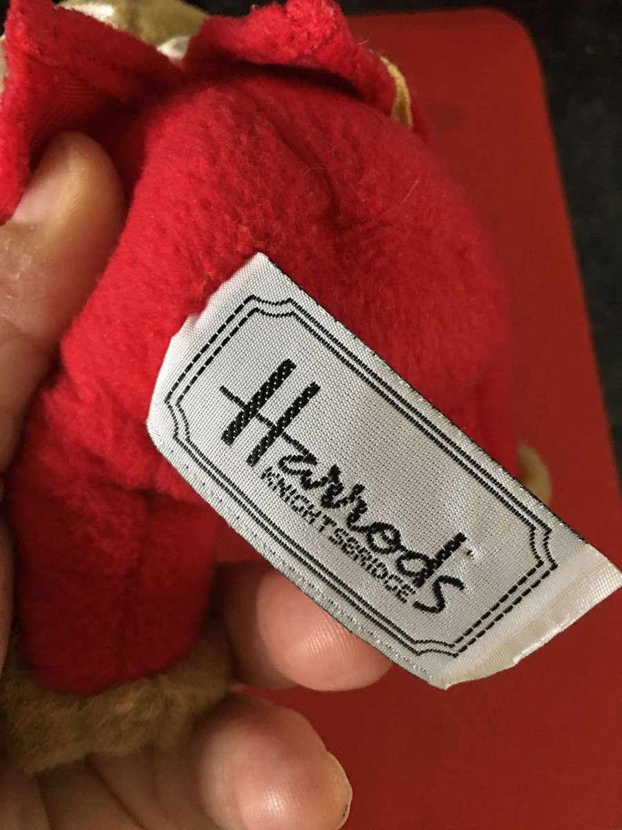 HARRODS PLUSH TEDDY BEAR LONDON ROYAL GUARD KNIGHTSBRIDGE HAT RED UNIFORM
