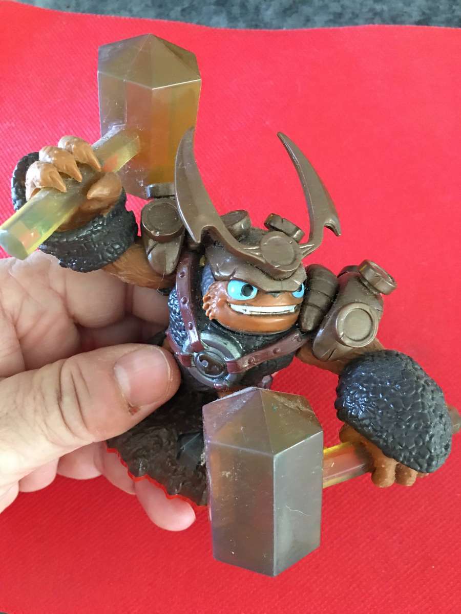 LOVELY SKYLANDERS TRAP TEAM FIGURE WALLOP TRAP MASTER EARTH ELEMENT FIGURE