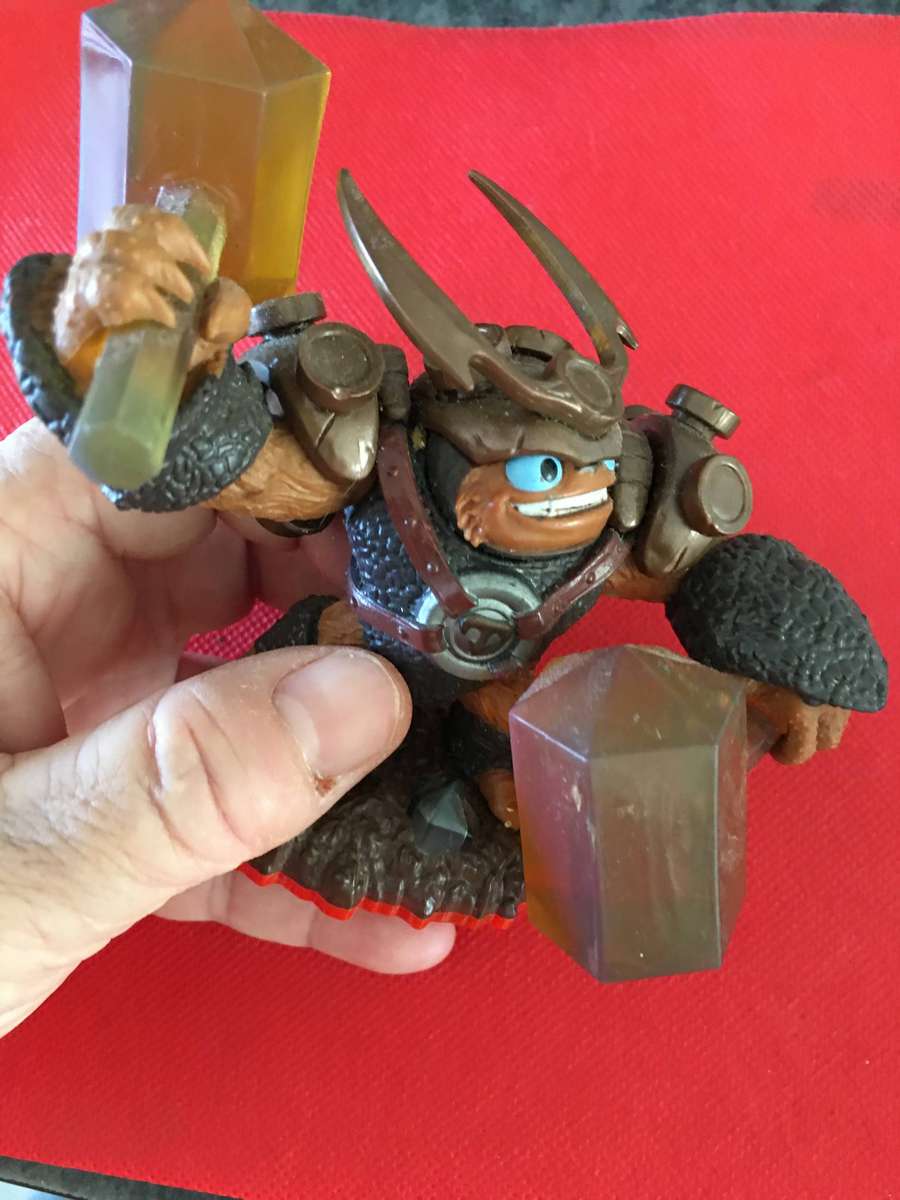 LOVELY SKYLANDERS TRAP TEAM FIGURE WALLOP TRAP MASTER EARTH ELEMENT FIGURE