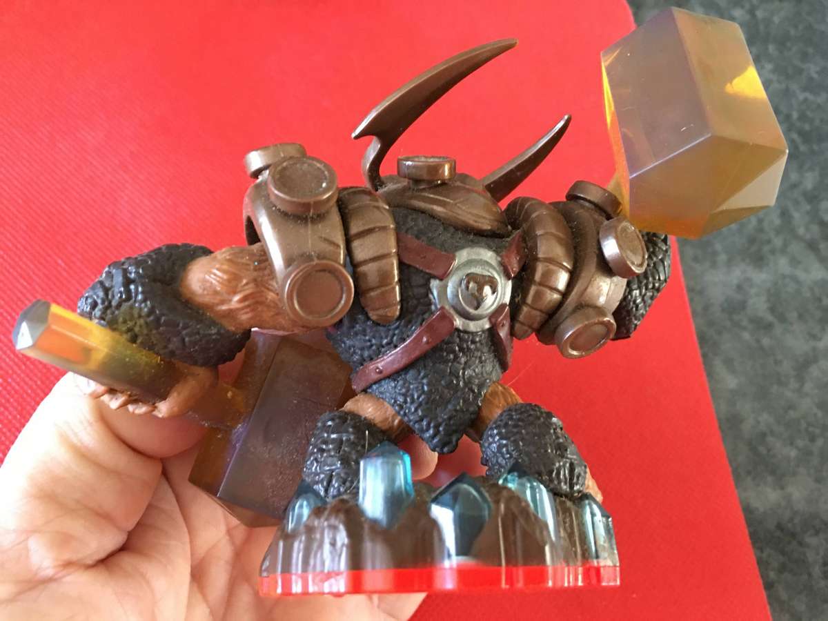 LOVELY SKYLANDERS TRAP TEAM FIGURE WALLOP TRAP MASTER EARTH ELEMENT FIGURE