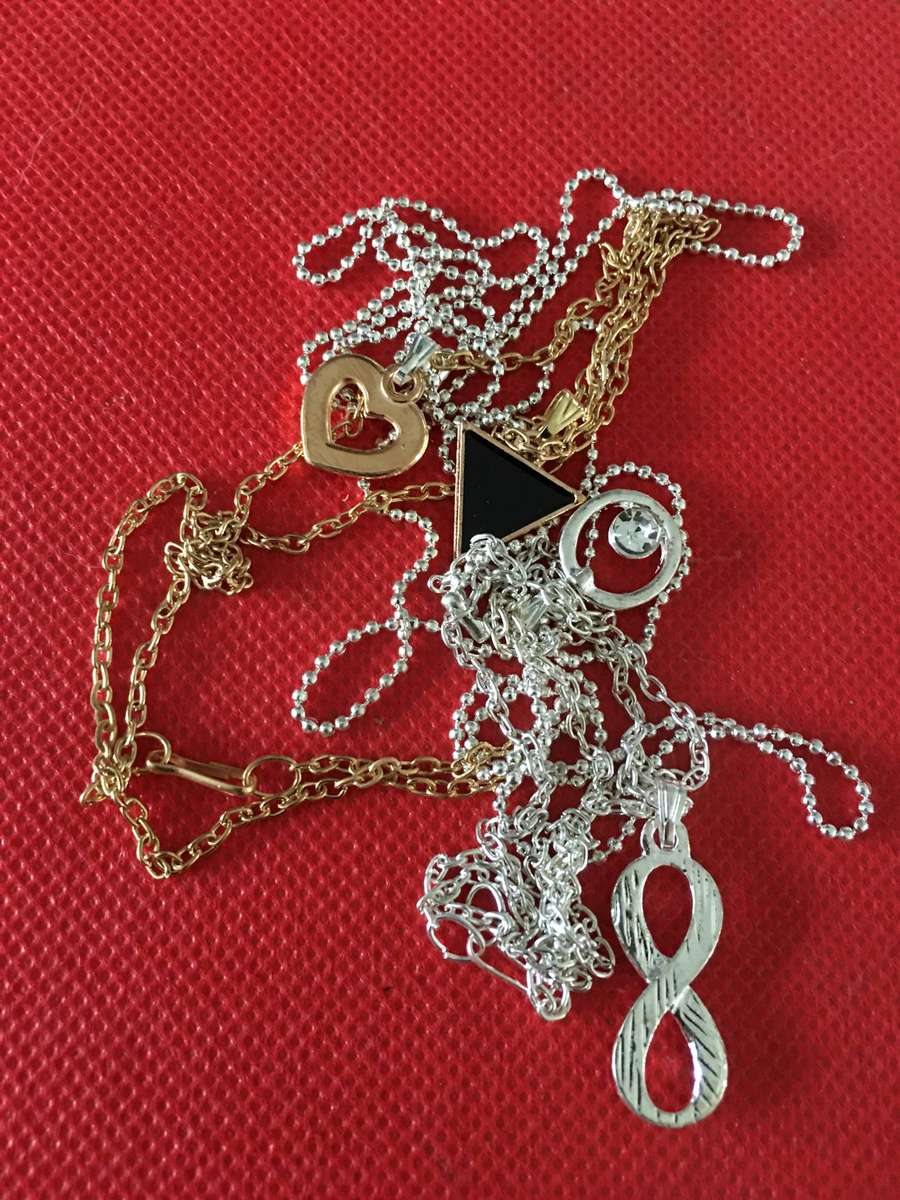 LOT OF 3 NECKLACES