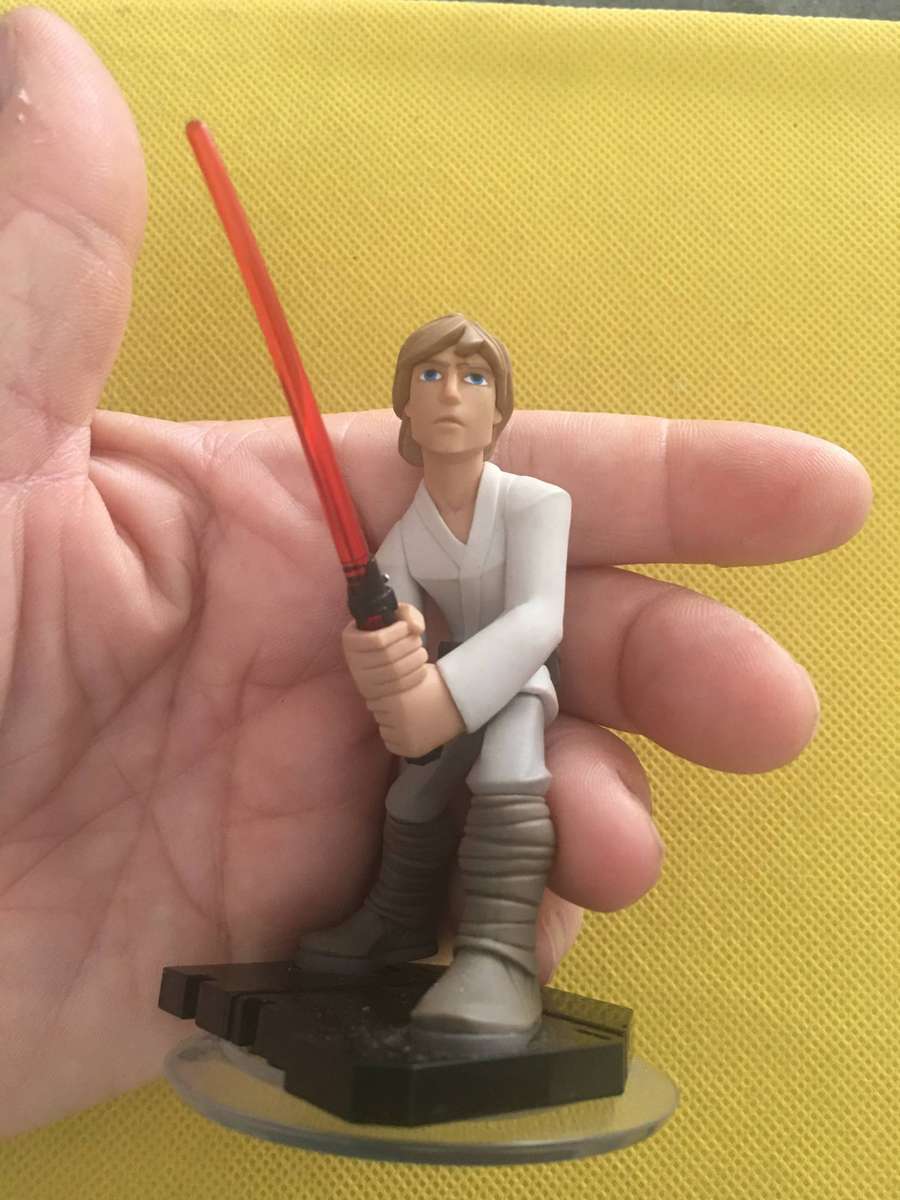 STAR WARS - LUKE SKYWALKER  FIGURE