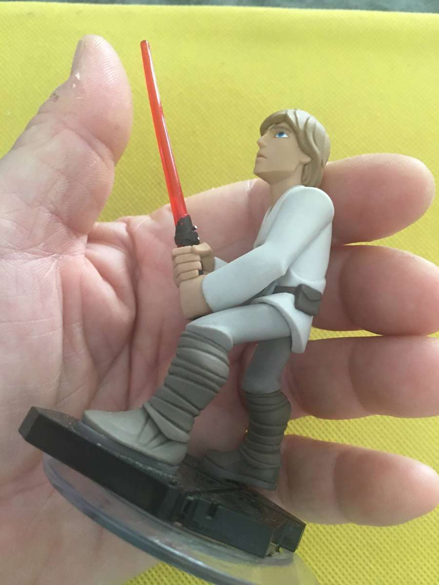 STAR WARS - LUKE SKYWALKER  FIGURE