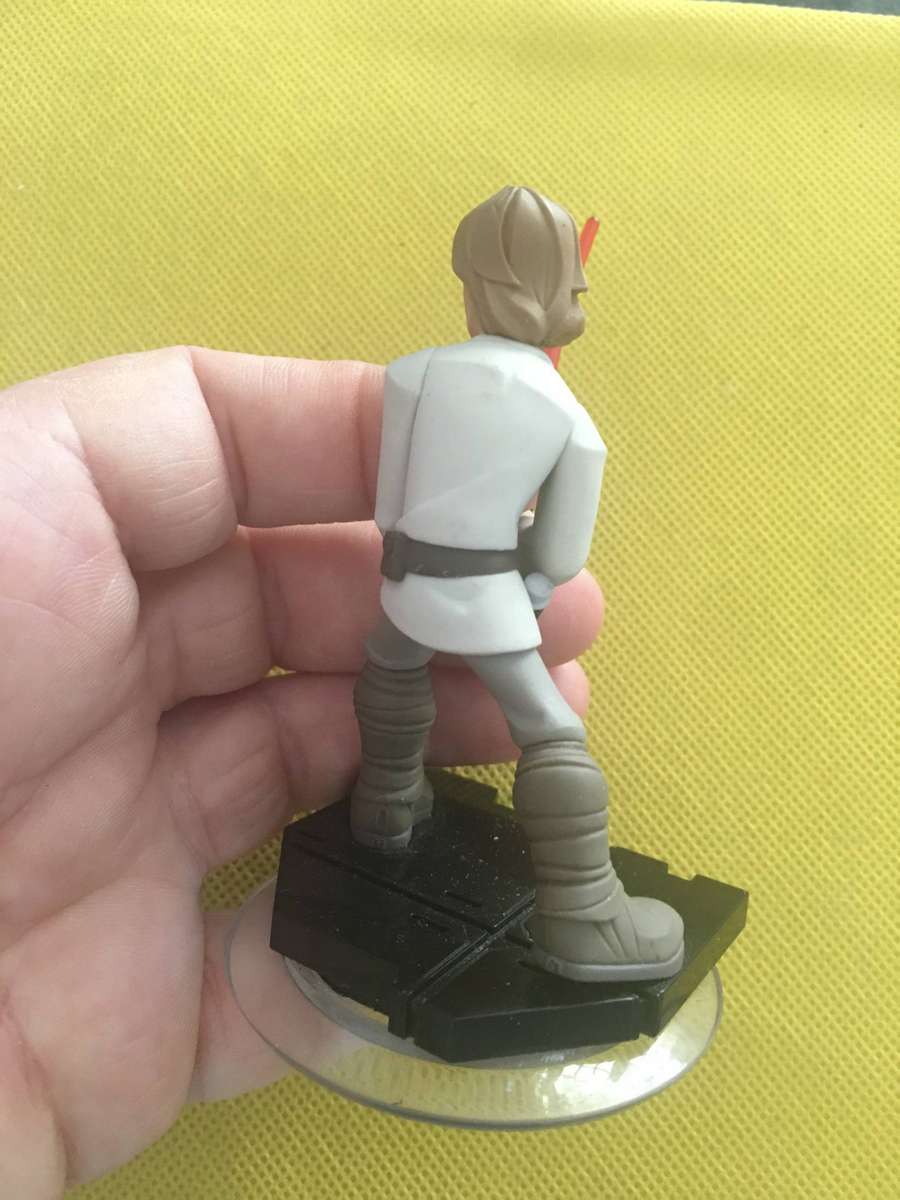 STAR WARS - LUKE SKYWALKER  FIGURE