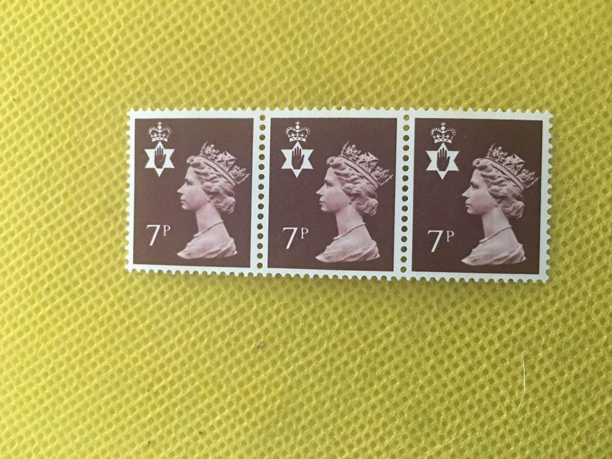 GREAT BRITAIN - SCOTLAND - 7P TRIPLE  STAMPS UNUSED