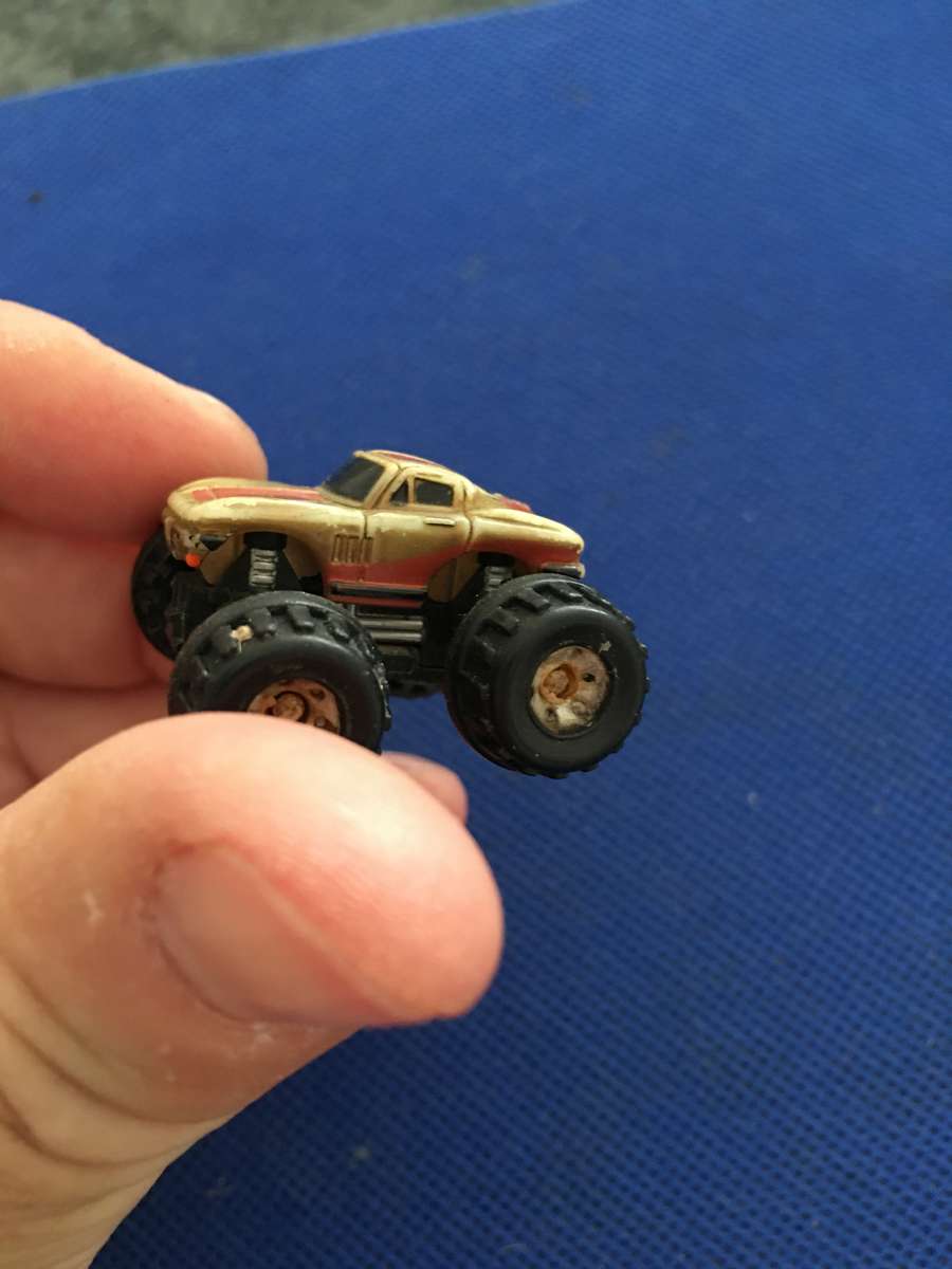 MICRO MACHINE GALOOB VINTAGE 1964 CHEVY CORVETTE-