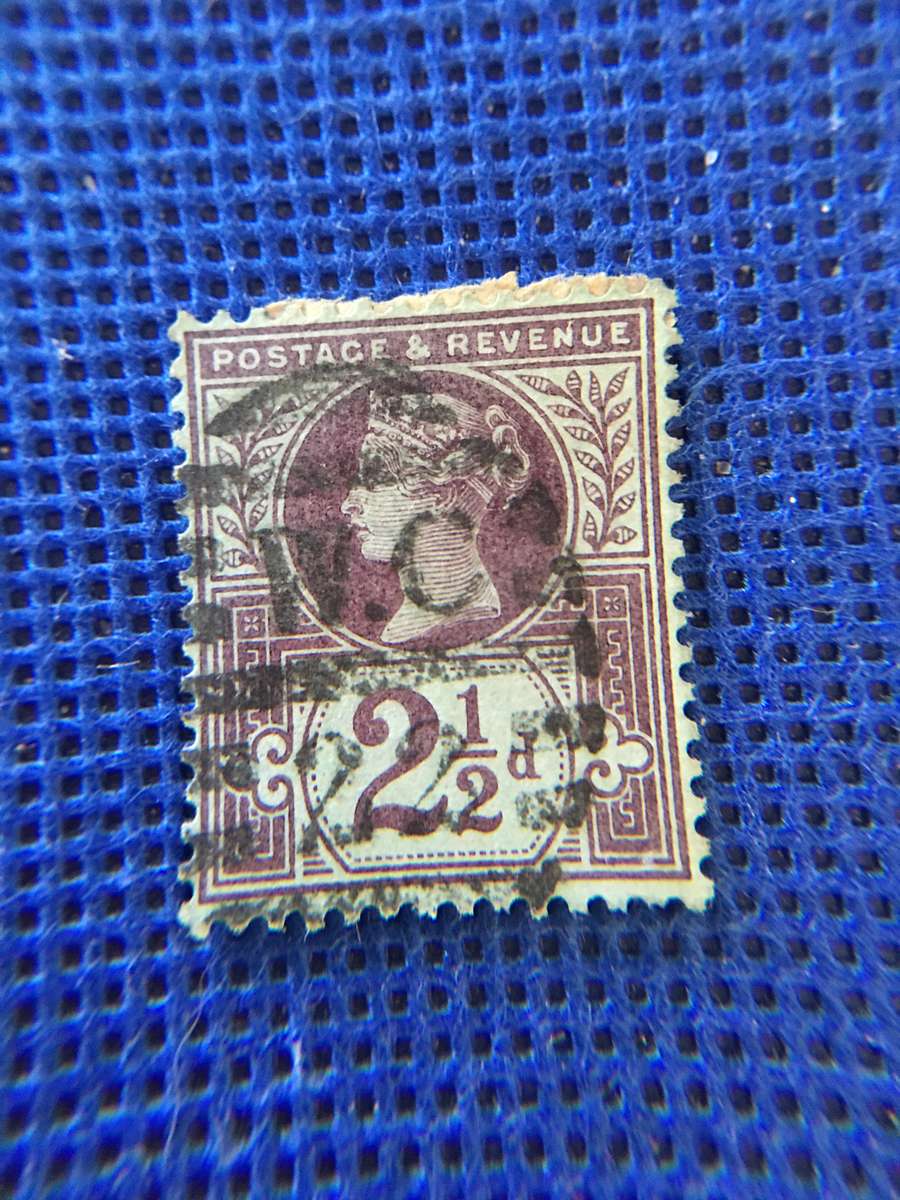 GREAT BRITAIN QUEEN VICTORIA  USED 2 1/2D  POSTAGE STAMP
