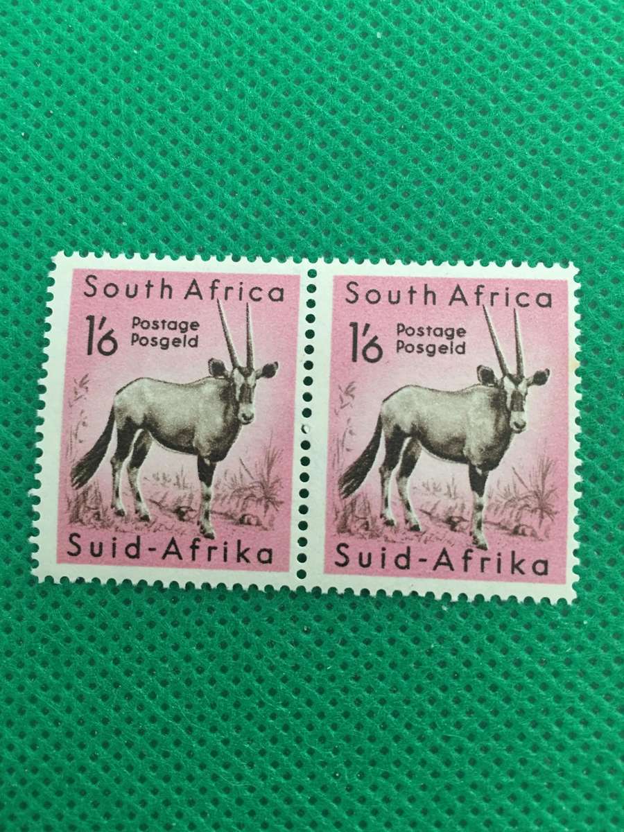 SOUTH AFRICA MINT PAIR OF GEMSBOK  STAMPS
