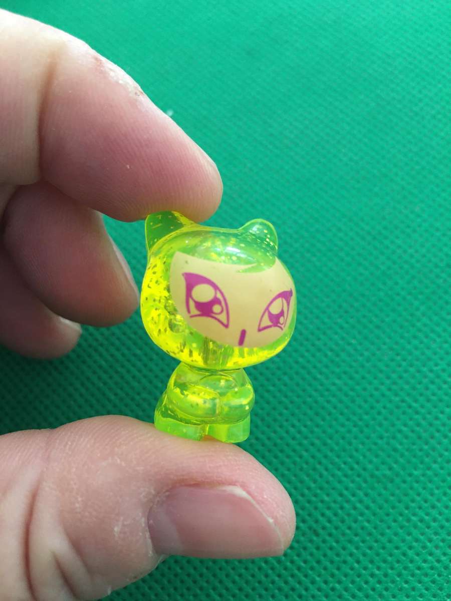 GOGO'S CRAZY BONE MINIATURE COLLECTIBLES - SMALL FIGURE