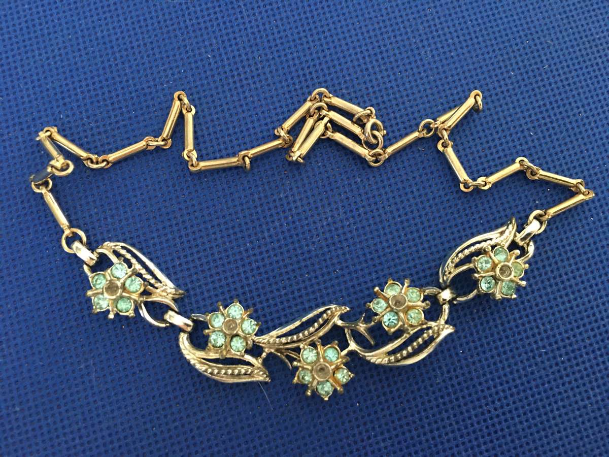 VINTAGE NECKLACE WITH STONES MAKERS NAME BRAND ON REAR