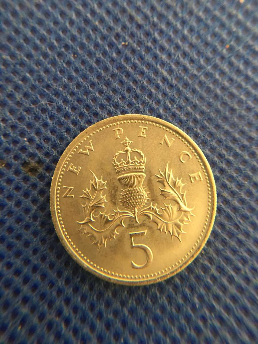 GREAT BRITAIN 1968 5  NEW PENCE COIN