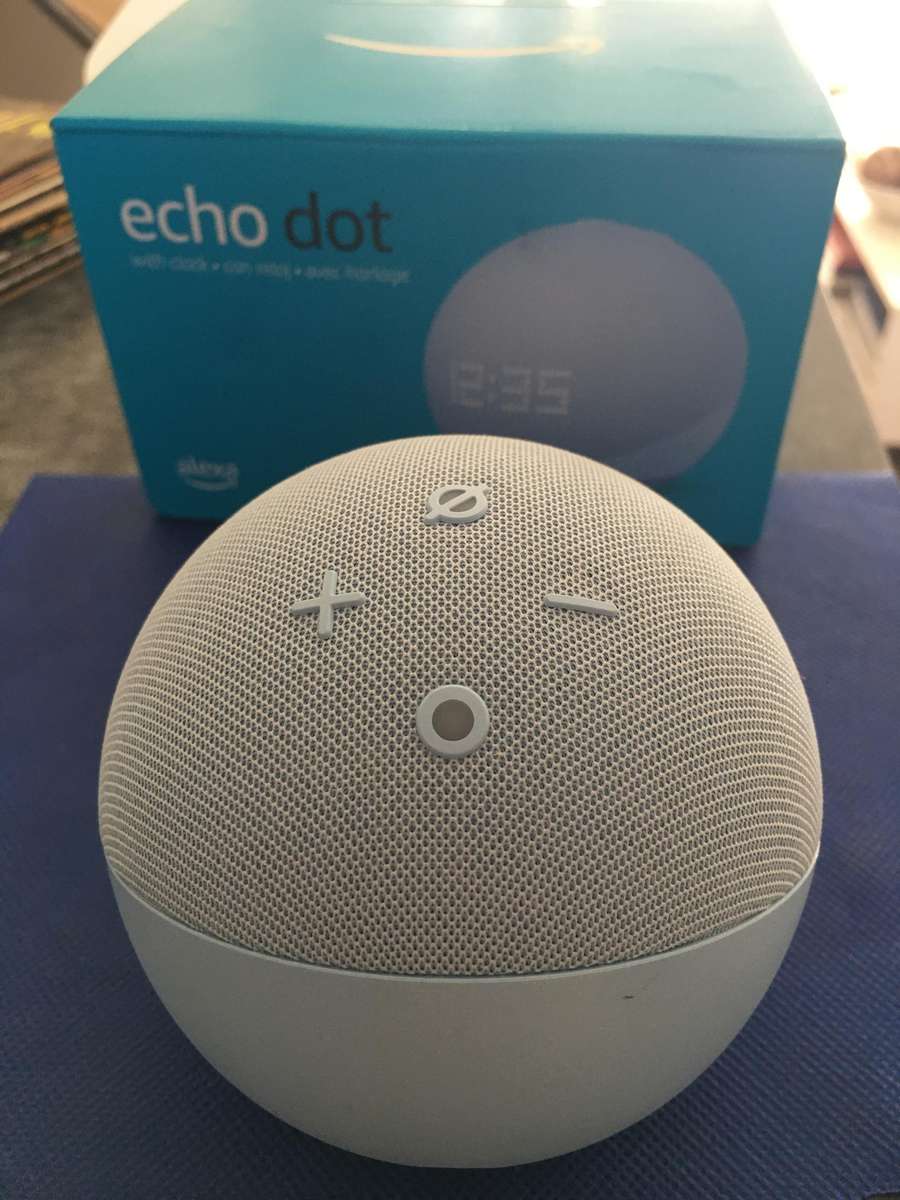 LOVELY AMAZON ECHO DOT ALEXA 5 GEN WITH ADDED ADAPTER USED ONCE