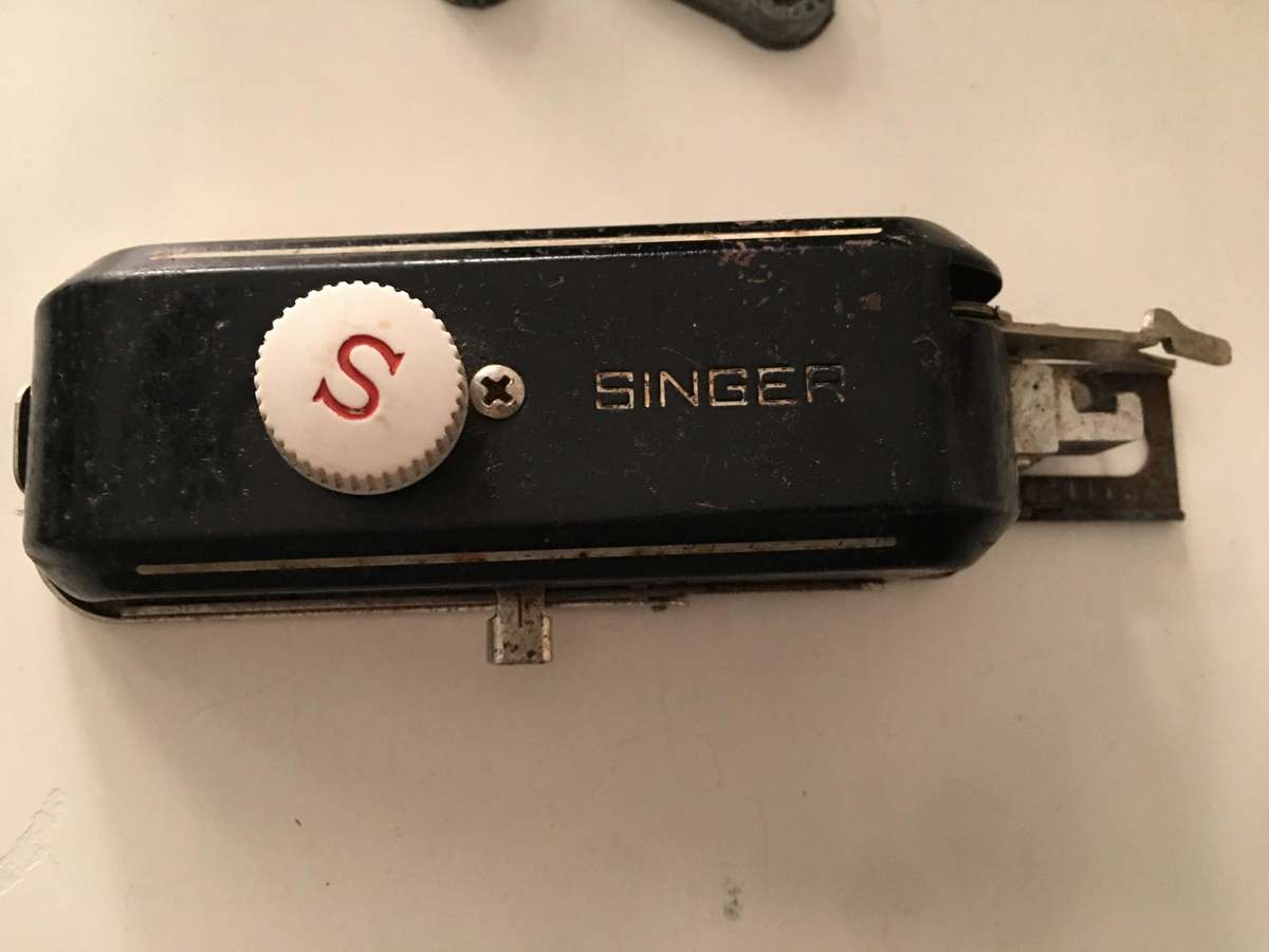 VINTAGE SINGER  SEWING MACHINE -VINTAGE ATTACHMENT FOR BUTTON HOLE AND OTHER ATTACHMENTS