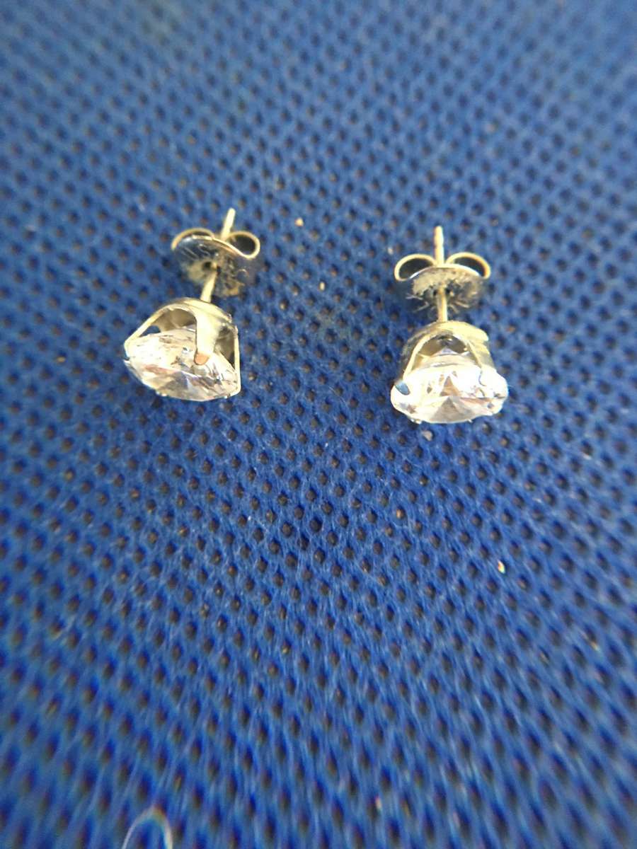 LOVELY PAIR OF EARRINGS AND  FREE