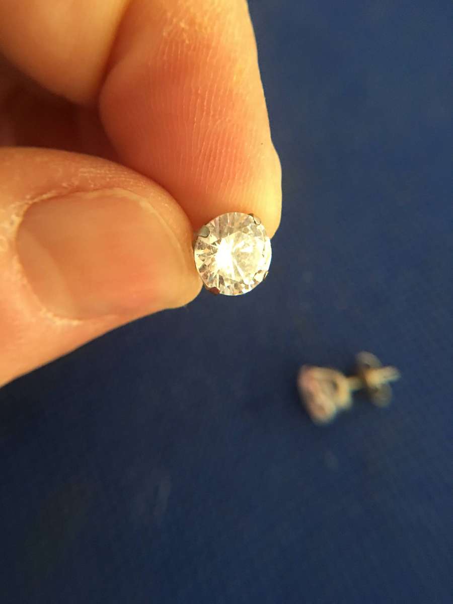 LOVELY PAIR OF EARRINGS AND  FREE